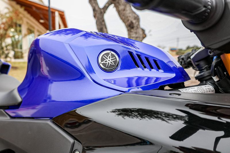 2025 Yamaha YZFR3 ABS TEAM BLUE Image 4