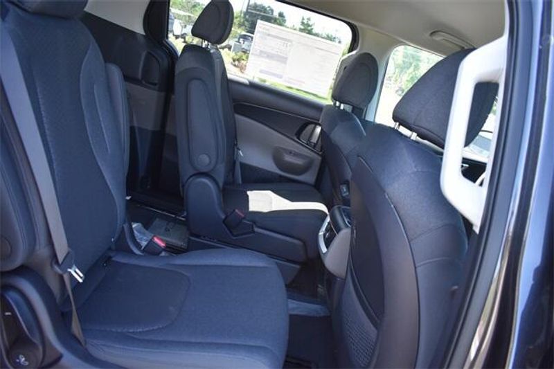 2025 Kia Carnival LXImage 13