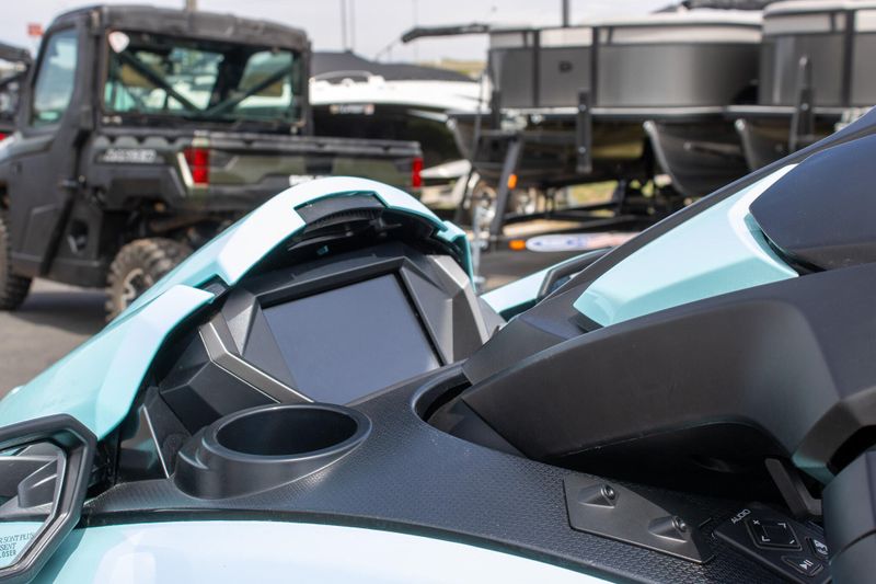 USED 2025 YAMAHA FX CRUISER HO WITH AUDIO Image 11