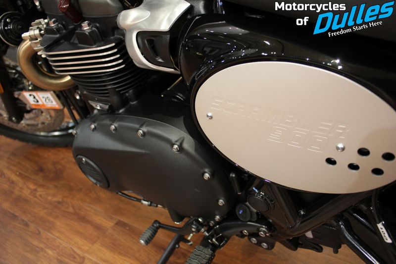2025 Triumph Scrambler 900 Icon Image 15