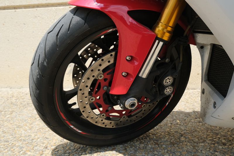 2015 Yamaha YZFR1 RED AND WHITE Image 8