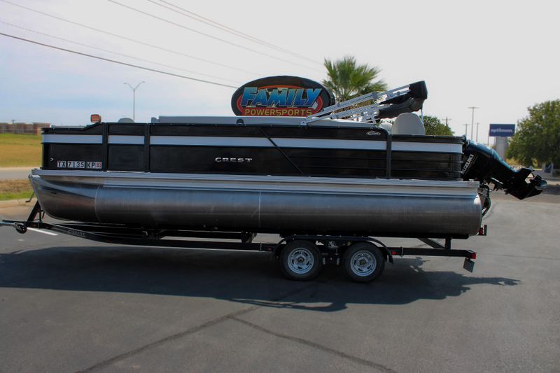 USED 2022 CREST CLASSIC FISH 220 C4 Image 1