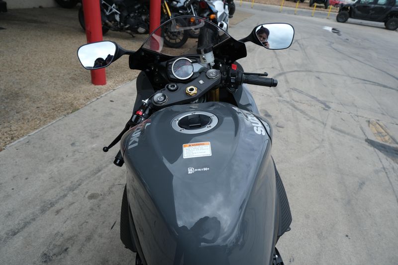 2025 SUZUKI GSXR750 in a BLACK exterior color. Family PowerSports (877) 886-1997 familypowersports.com 