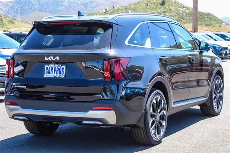 New 2025 Kia Sorento SXImage 17