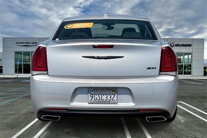 Used 2023 Chrysler 300 TouringImage 3