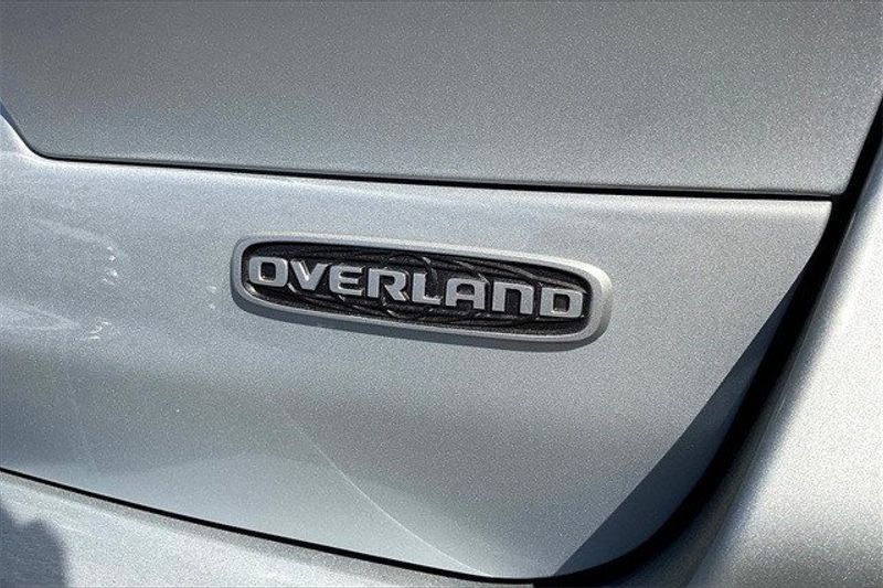 2024 Jeep Grand Cherokee L Overland 4x4Image 13