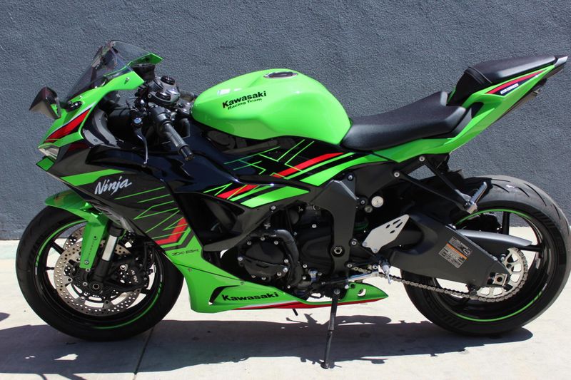 2024 Kawasaki Ninja ZX-6R ABS Image 3