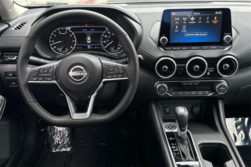 New 2025 Nissan Sentra SVImage 11