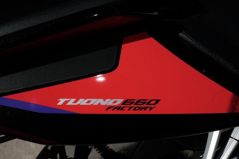 2023 APRILIA TUONO 660 FACTORY BLACK AND REDImage 15