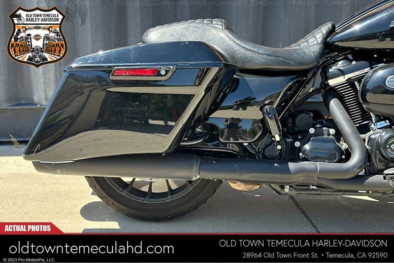 2019 Harley-Davidson Street Glide in a Black exterior color. BMW Motorcycles of Temecula – Southern California (951) 506-6903 bmwmotorcyclesoftemecula.com 