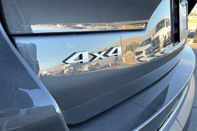 New 2025 Jeep Grand Cherokee L Laredo 4x4Image 13