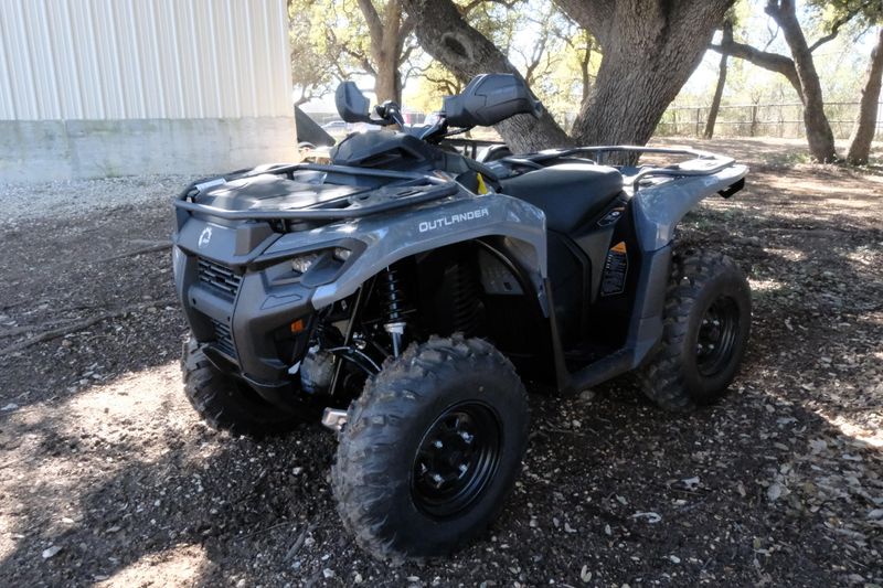 2025 CAN-AM OUTLANDER 500 GRANITE GRAY in a GRANITE GRAY exterior color. Family PowerSports (877) 886-1997 familypowersports.com 