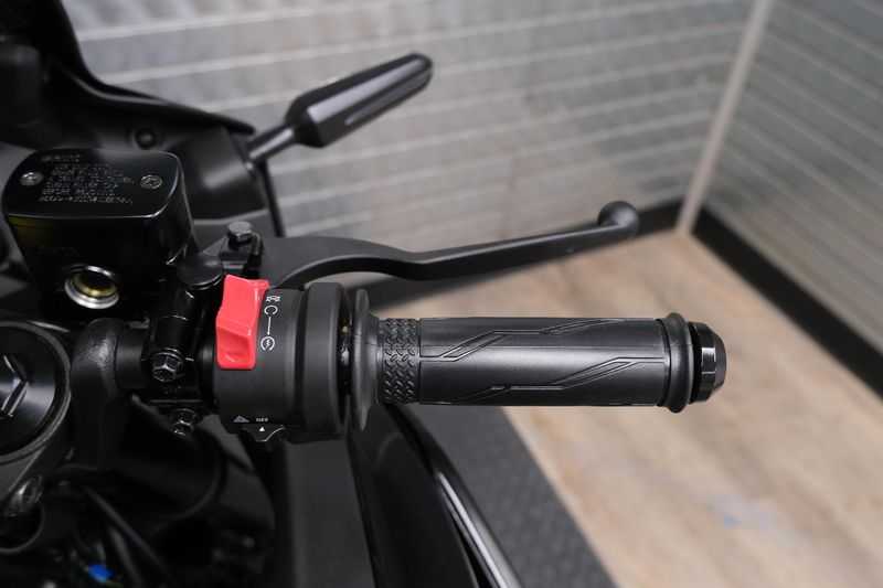 NEW 2026 YAMAHA YZFR3 ABS Image 19