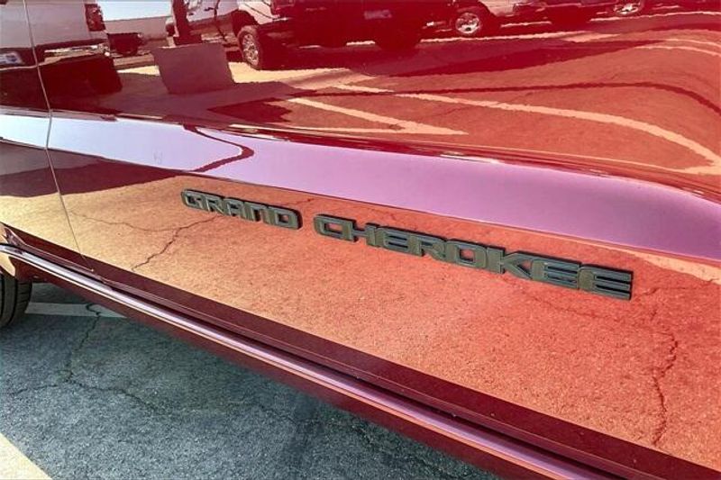 Used 2021 Jeep Grand Cherokee Laredo XImage 7