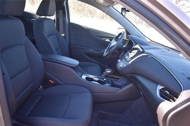 2025 Chevrolet Malibu LSImage 13