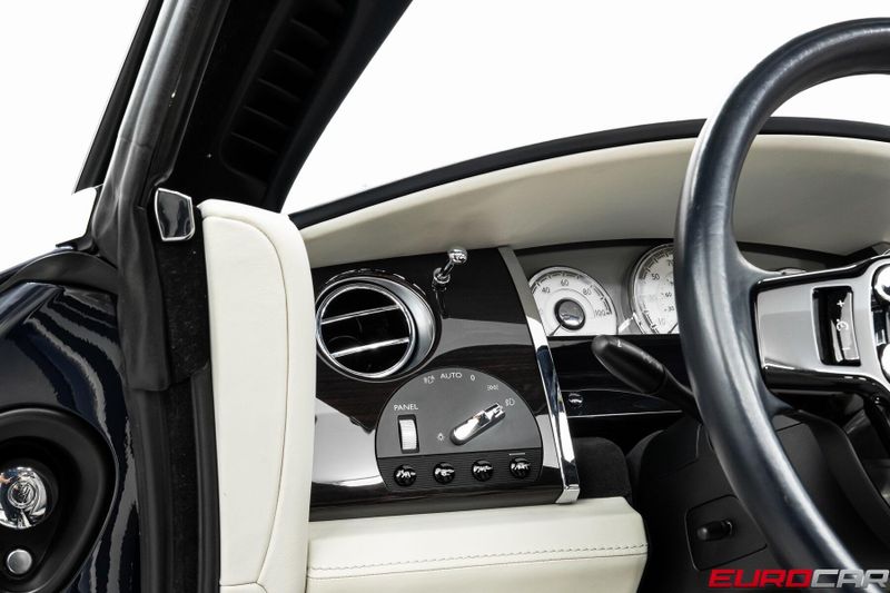 Used 2019 Rolls-Royce Dawn *FACTORY TWO-TONE * IMMACULATE CONDITION*Image 25