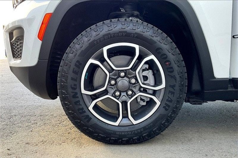 2024 Jeep Grand Cherokee Trailhawk 4xe in a Bright White Clear Coat exterior color and Global Blackinterior. I-10 Chrysler Dodge Jeep Ram (760) 565-5160 pixelmotiondemo.com 