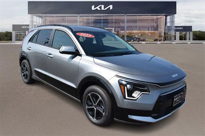 New 2025 Kia Niro SXImage 1