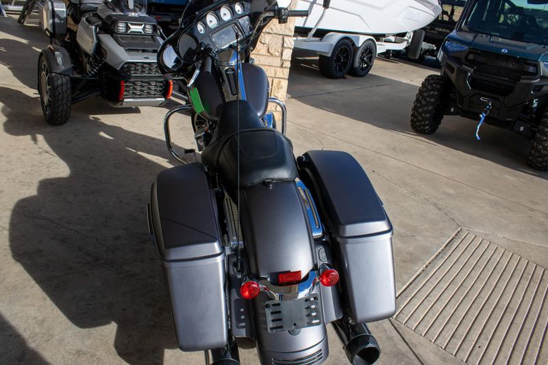 USED 2017 HARLEY STREET GLIDE SPECIAL Image 8