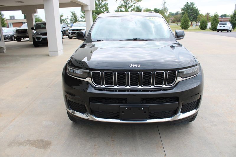 2023 Jeep Grand Cherokee Laredo photo 2