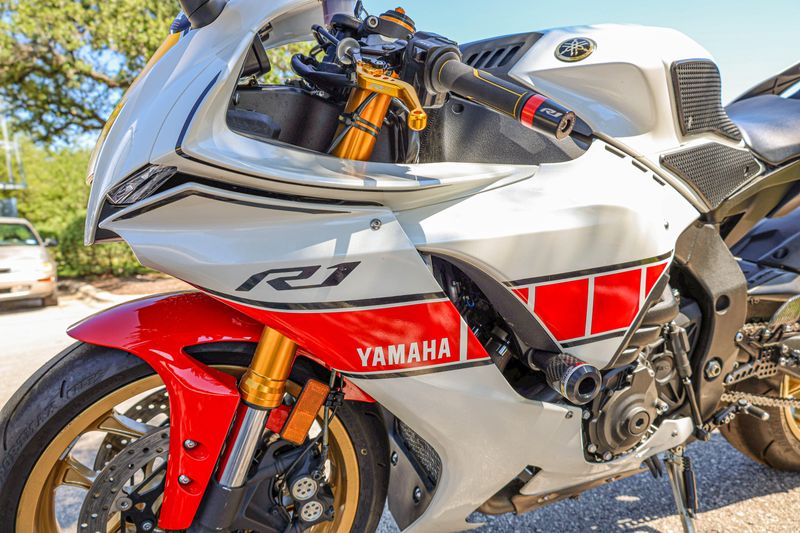 USED 2022 YAMAHA YZFR1 Image 23
