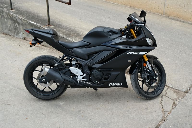 2019 Yamaha YZFR3 BLACK Image 2