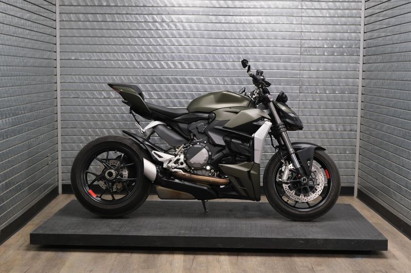 USED 2024 DUCATI STREETFIGHTER V2 Image 2