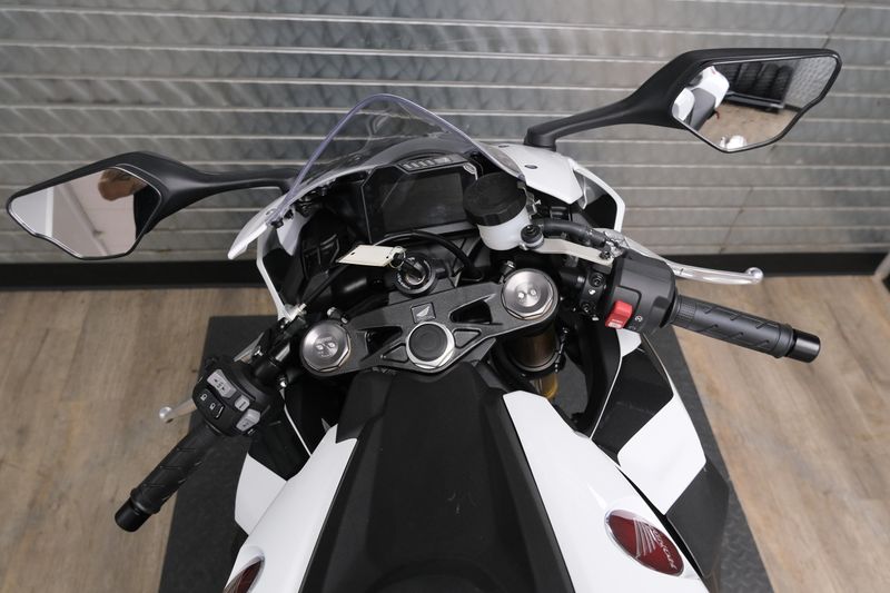NEW 2027 HONDA CBR1000RR Image 19