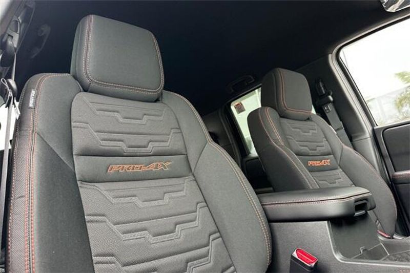 New 2025 Nissan Frontier PRO-4XImage 12