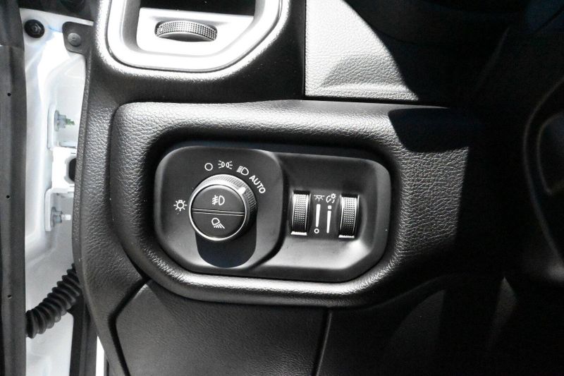 2025 RAM 2500 LaramieImage 18