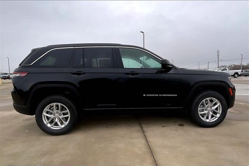 2025 Jeep Grand Cherokee Laredo X 4x2Image 15