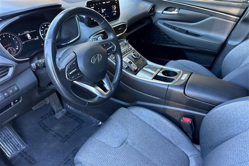 Used 2023 Hyundai Santa Fe SELImage 8