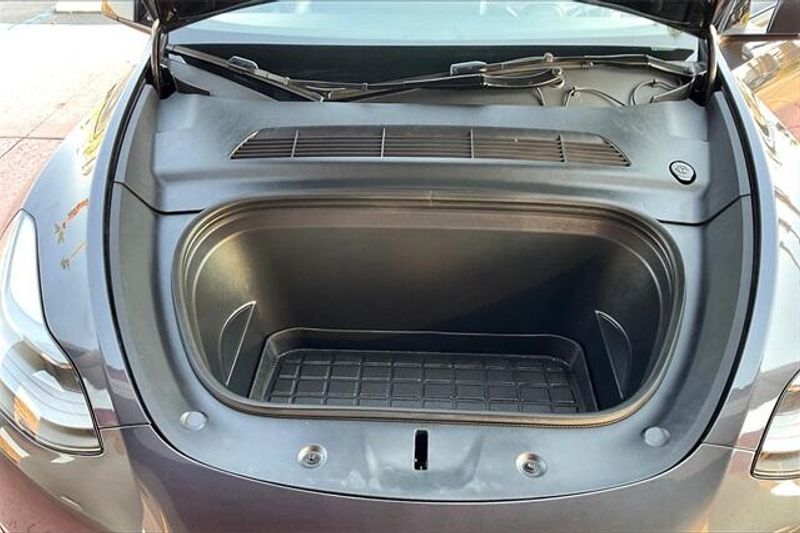 2024 Tesla Model Y PerformanceImage 9