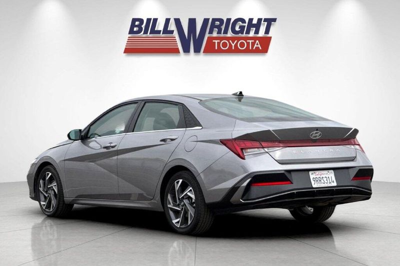 Used 2025 Hyundai Elantra SEL ConvenienceImage 5