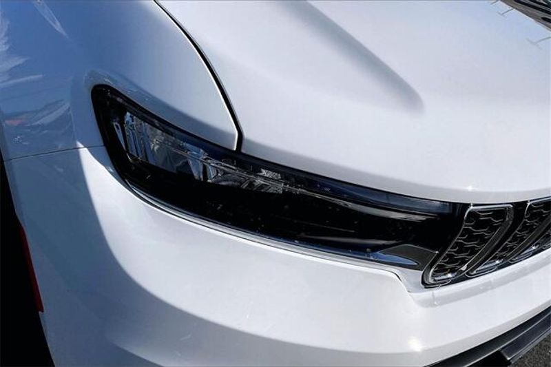 New 2025 Jeep Grand Cherokee L Limited 4x4Image 11