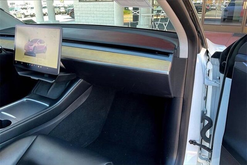 2023 Tesla Model Y Long RangeImage 16