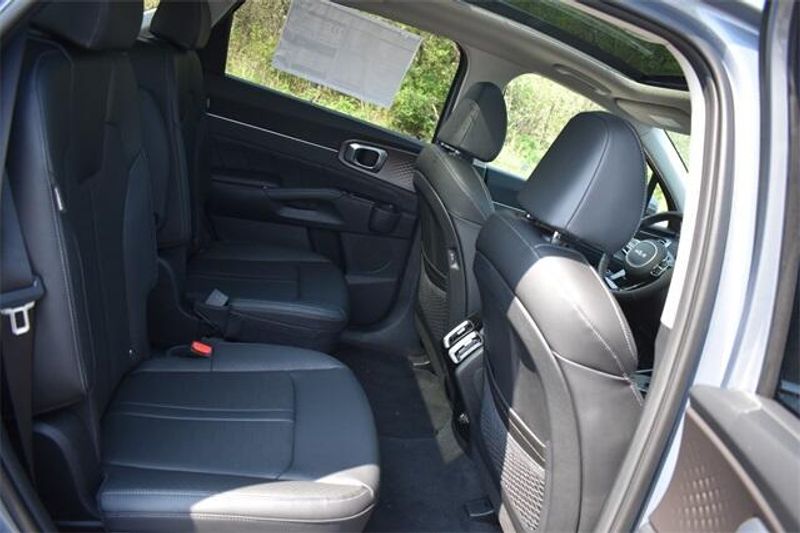 New 2025 Kia Sorento SXImage 15