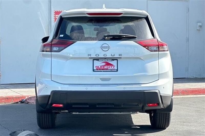New 2025 Nissan Rogue SVImage 4