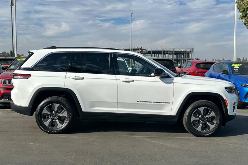 2022 Jeep Grand Cherokee Limited 4xe photo 2