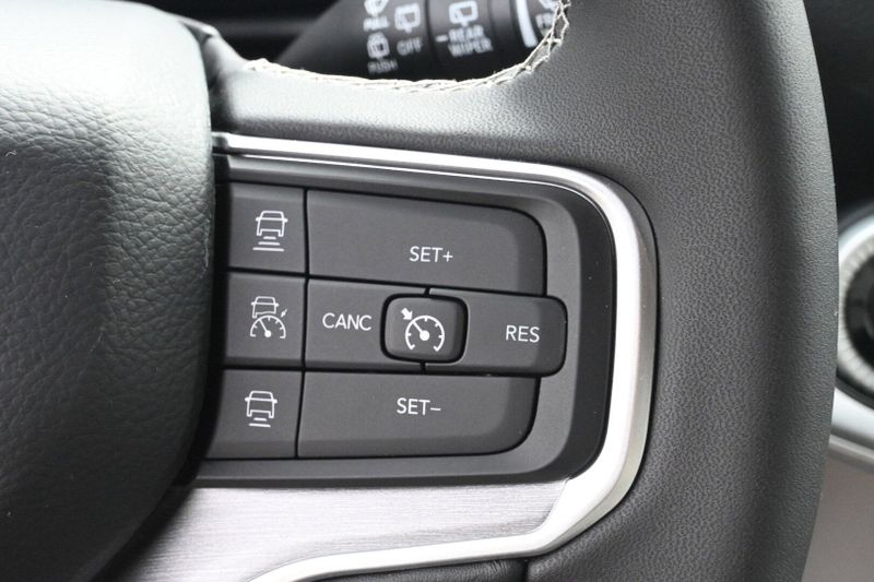 2025 Wagoneer L Image 25