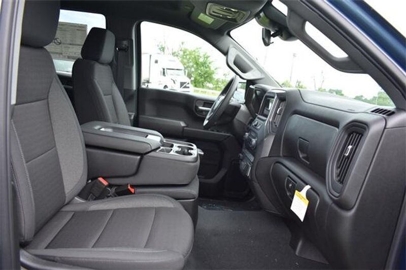 2024 Chevrolet Silverado 1500 CustomImage 17