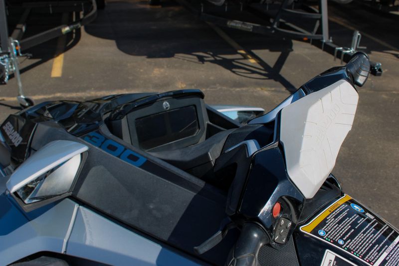 2021 SEADOO GTX 300 LTD SILVER Image 11
