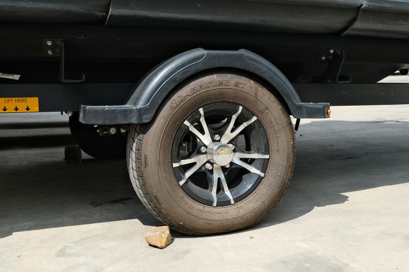 USED 2023 KARAVAN SINGLE AXEL Image 5