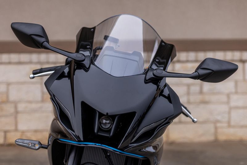 2025 Yamaha YZFR7 MATTE RAVEN BLACKImage 7