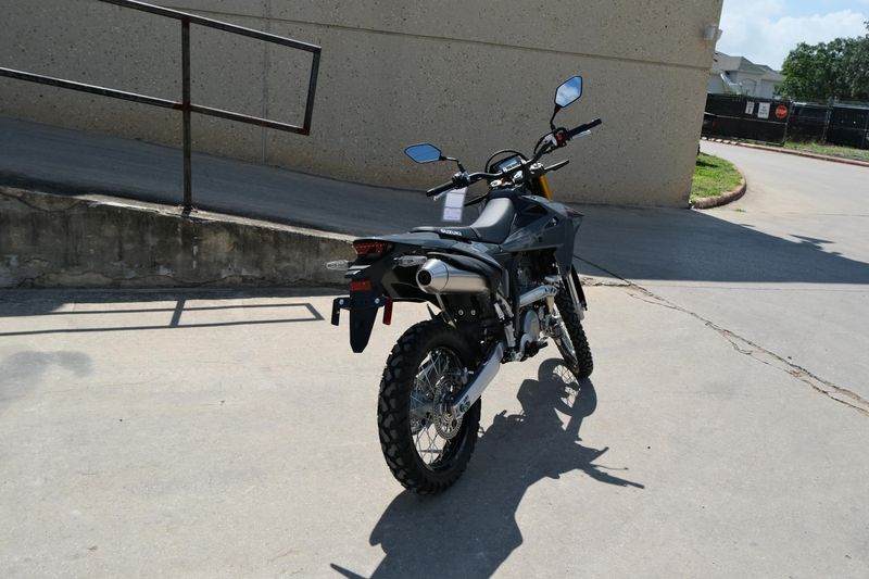 2025 Suzuki DRZ4S SOLID IRON GRAY Image 3