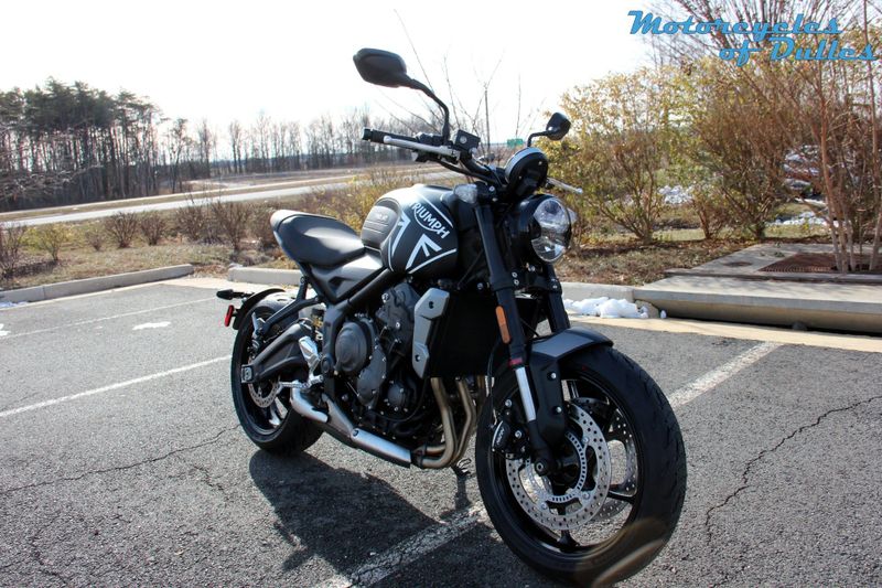 2023 Triumph Trident in a Matte Jet Black/Matte Silver Ice exterior color. Motorcycles of Dulles 571.934.4450 motorcyclesofdulles.com 