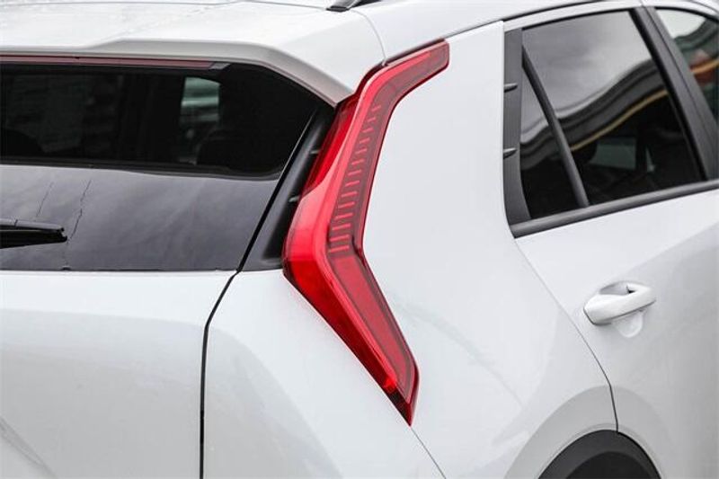 2025 Kia Niro LXImage 18
