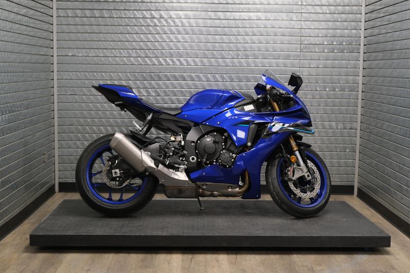 NEW 2026 YAMAHA YZF-R1 Image 2