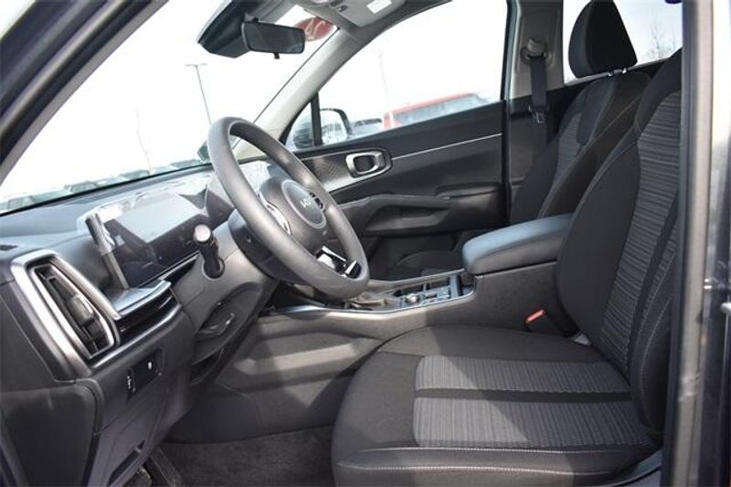 2024 Kia Sorento LXImage 19