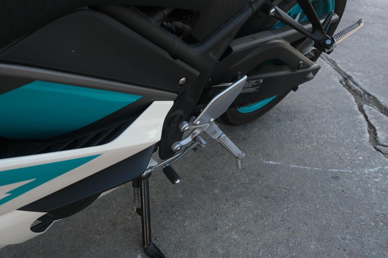 USED 2024 YAMAHA YZFR3 ABS Image 15